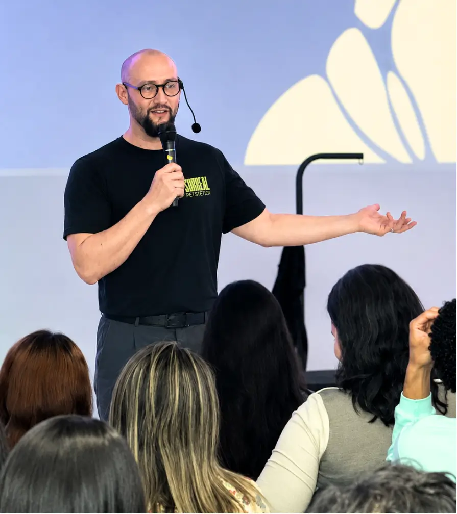 Júnior Borja em evento presencial